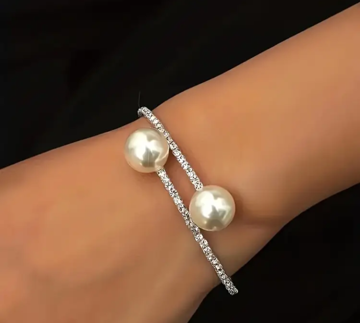 Pearl Design Bracelet