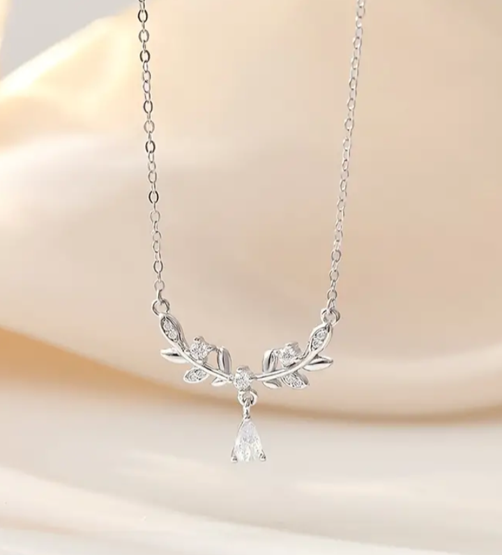 Silvery Laurel Brench Necklace