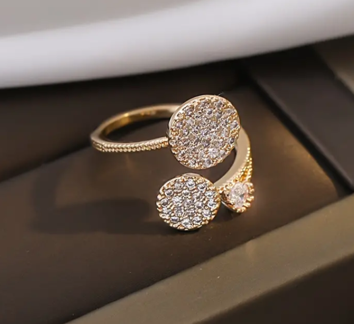 Clasp Ring With Zirconia Stone